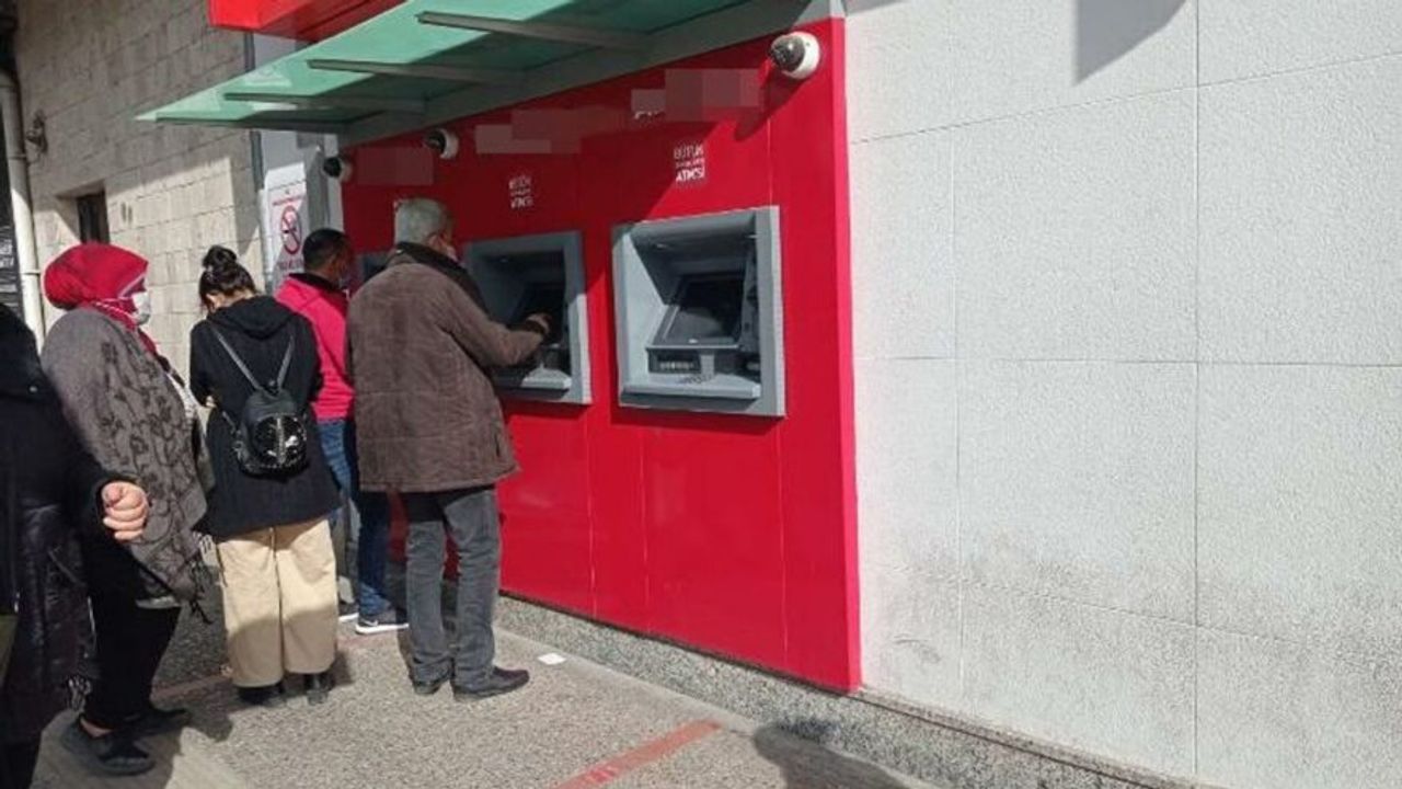 Dikkat! ATM'lere Dokunmayın! ATM Tuşlarına Tükürme Akımı Başladı!