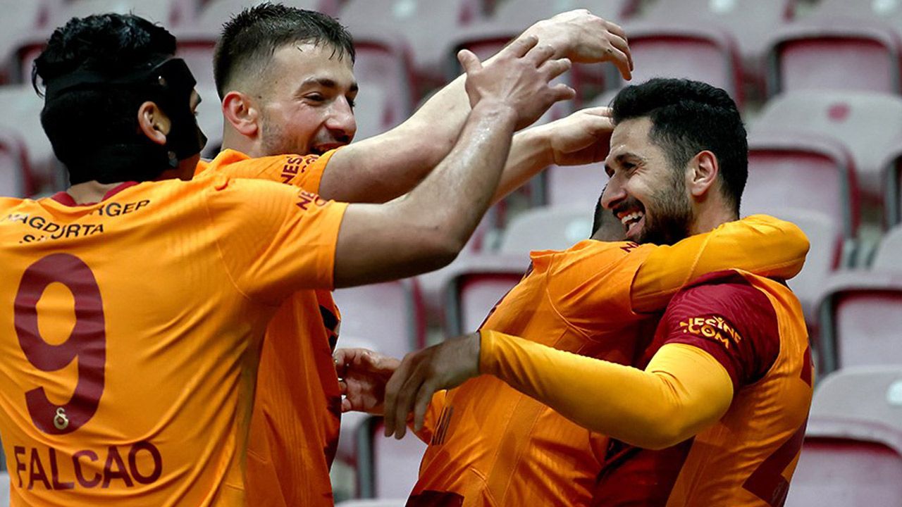 Galatasaray son anlarda golü buldu, zirveye tutundu!