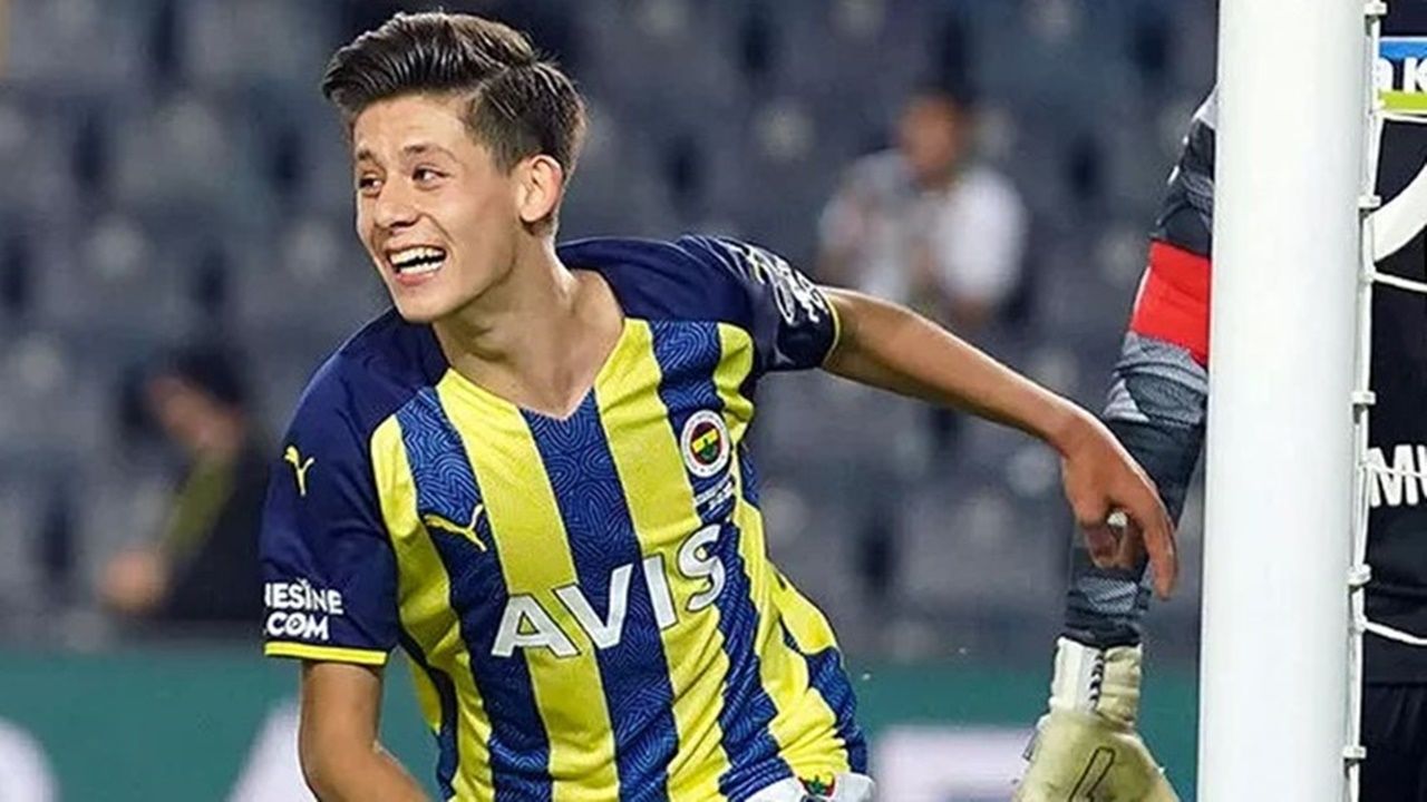 Fenerbahçe taraftarının yeni gözdesi 16 yaşındaki Arda Güler oldu