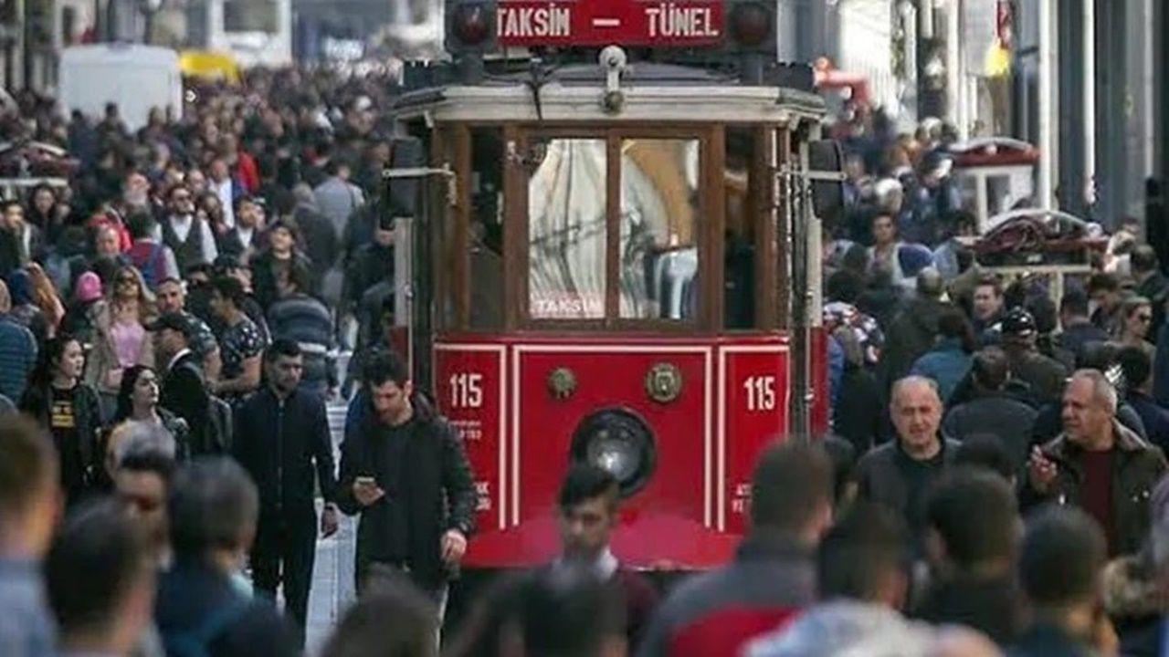 İstanbul'un nüfusu arttı! Vali Yerlikaya son verileri paylaştı