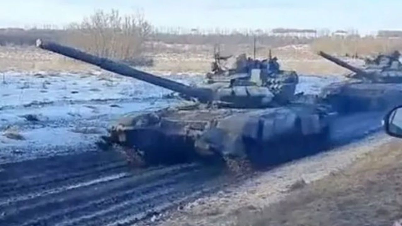 Rus ordusu işgale başladı! Tanklar Donbas'a giriyor