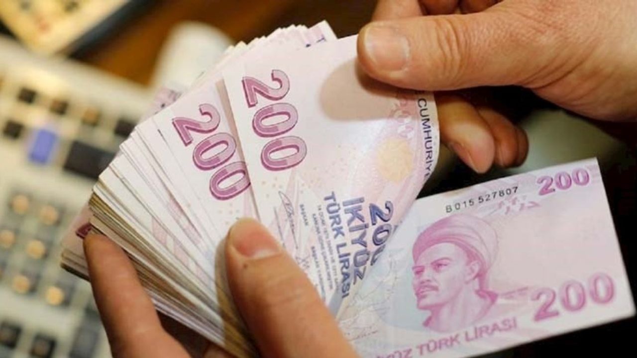 Haber bugün geldi! SGK ve Bağkur'lu emekliye ek ödeme Meclis'ten geçti! En az 1.000 en fazla 5.300 TL yatmaya başladı