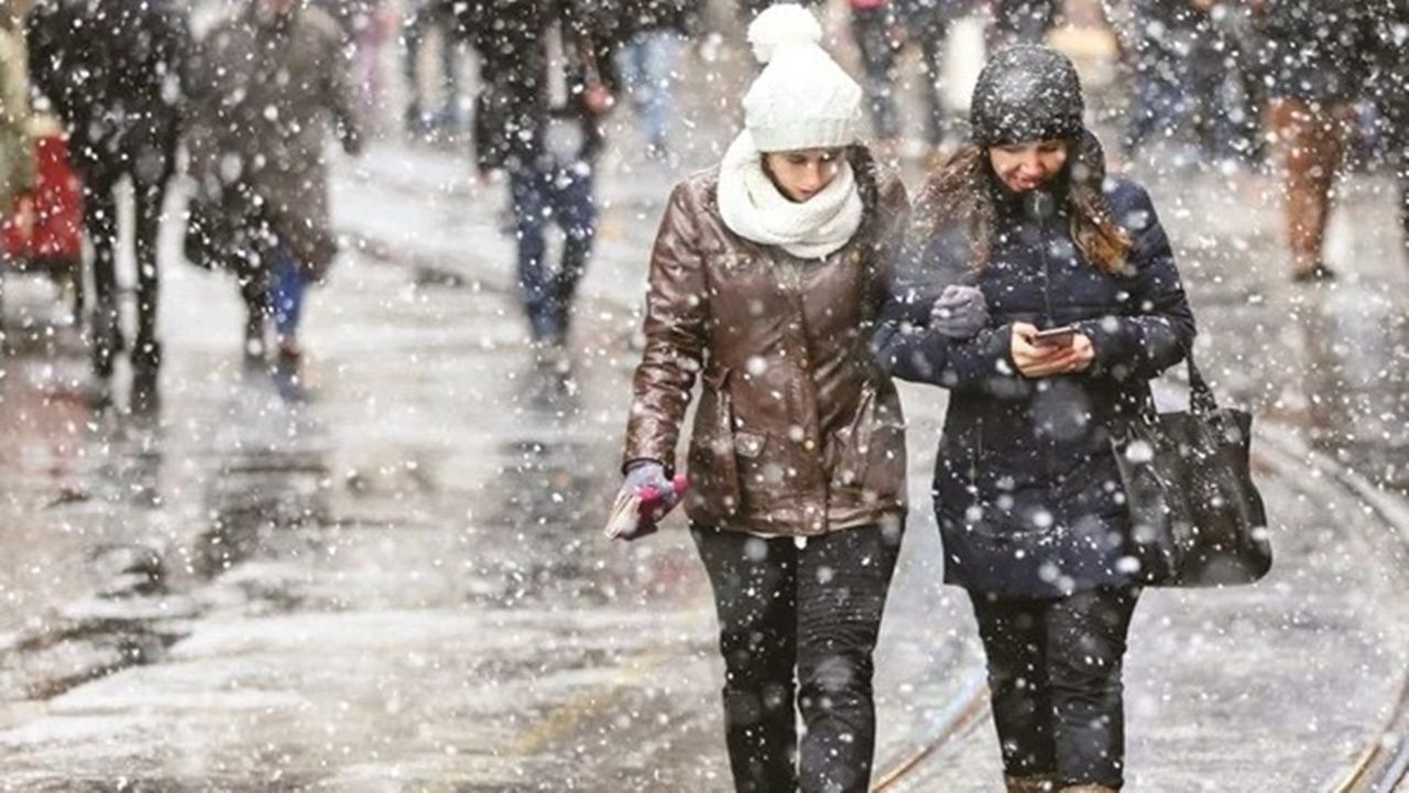 Meteorolojiden uyarı üstüne uyarı! İstanbul, Ankara ve daha birçok ile kar geliyor