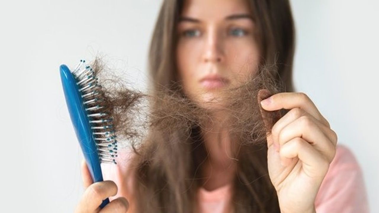 Saç Dökülmesini Durdurmak İçin Yapabileceğiniz 11 Basit Şey