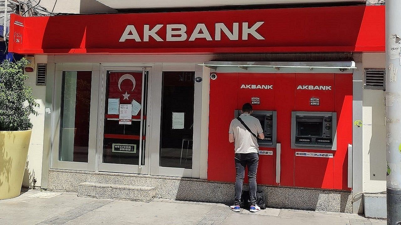 Akbank nakit para kullanacak olan vatandaşlara 2 dakika içinde 22.000 TL onay vereceğini açıkladı!