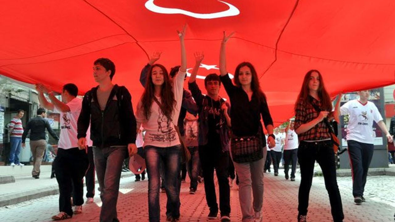 Türk Gençlerinin Dileği: "İnşallah Suriyeli ve Afganlar gibi değer görürüm"