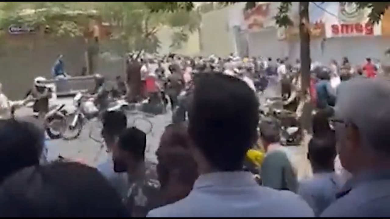 İran'da "Değişim" Talebi! Protestolar Ülke Geneline Yayıldı! Güvenlik Güçleri Müdehalesi Başladı! "Raisi'ye Ölüm" Dendi!