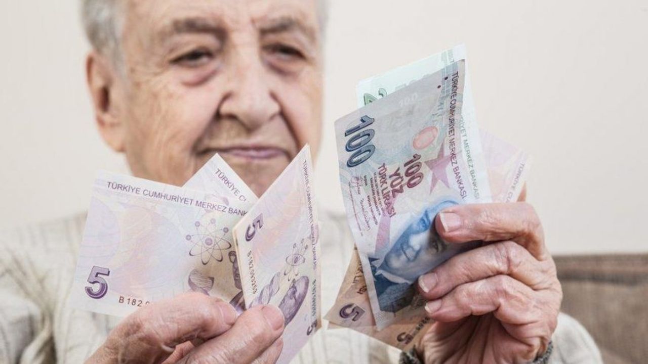 Emekli Vatandaşlarımıza 7.400 TL Ödeme Heyecan Yarattı! Anında Hesaplara Geçti!