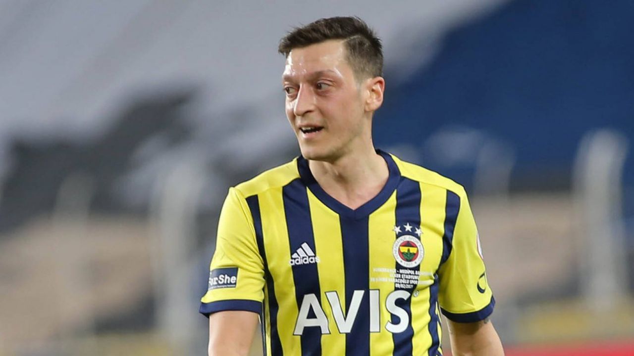 Fenerbahçe Mesut Özil'in Sözleşmesini Karşılıklı Olarak Feshedildiğini Açıkladı!