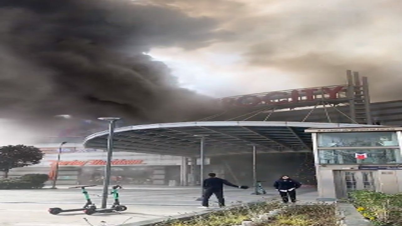 Son Dakika İstanbul Metrocity AVM'de yangın? Ölen yada yaralanan var mı? Son durum