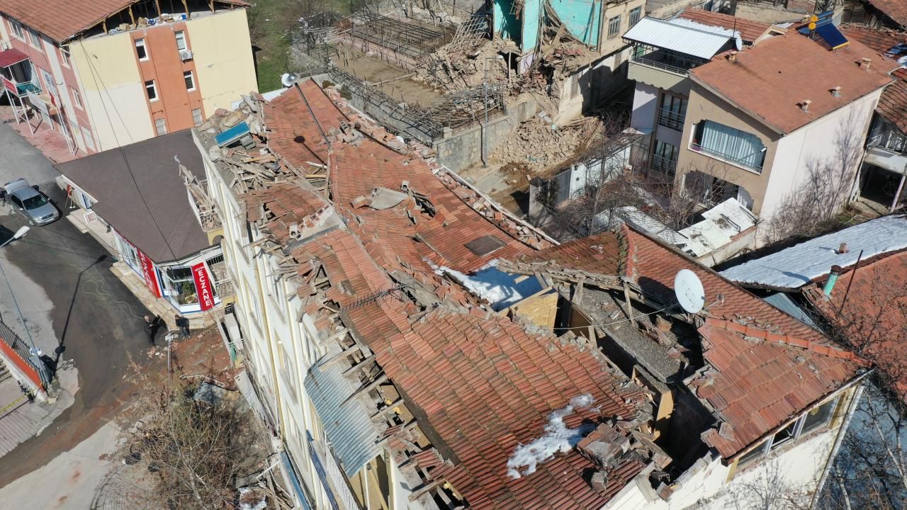Malatya Valiliği: Bugün İtibariyle Kent Genelinde Yıkılan Bina Sayısı 4 Bine Yakın