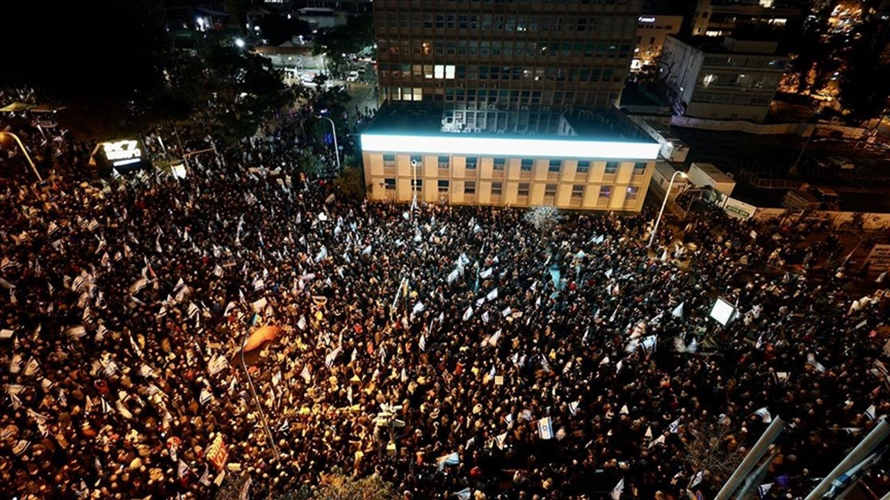 İsrail’de Yüz Binlerce Kişi Yargı Reformundan Dolayı Sokakta