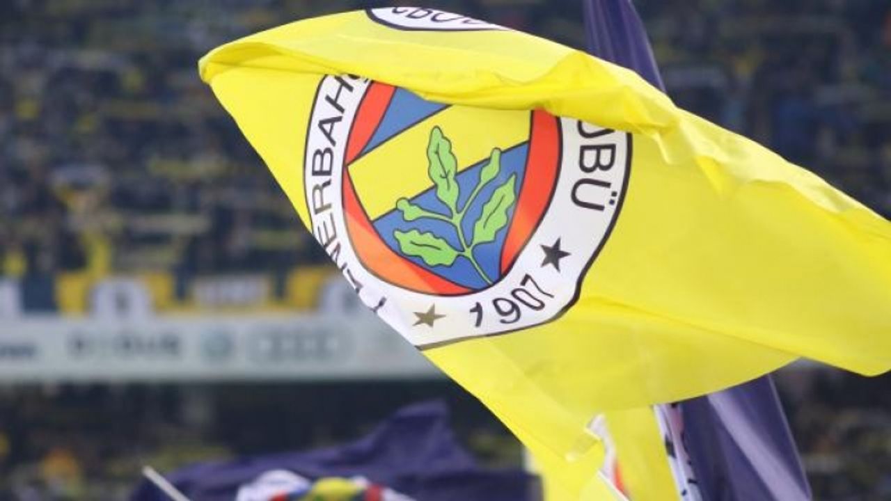Fenerbahçe Sevilla maçı sonrası sahaya madde atan 7 taraftarı tribünden süresiz men etti