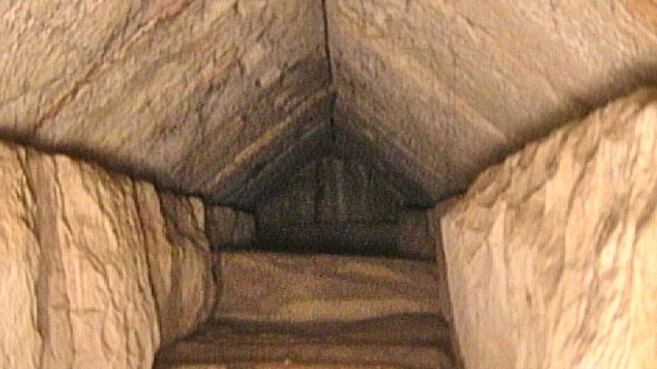 Keops Piramidi İçerisinde Gizli Geçit Keşfedildi