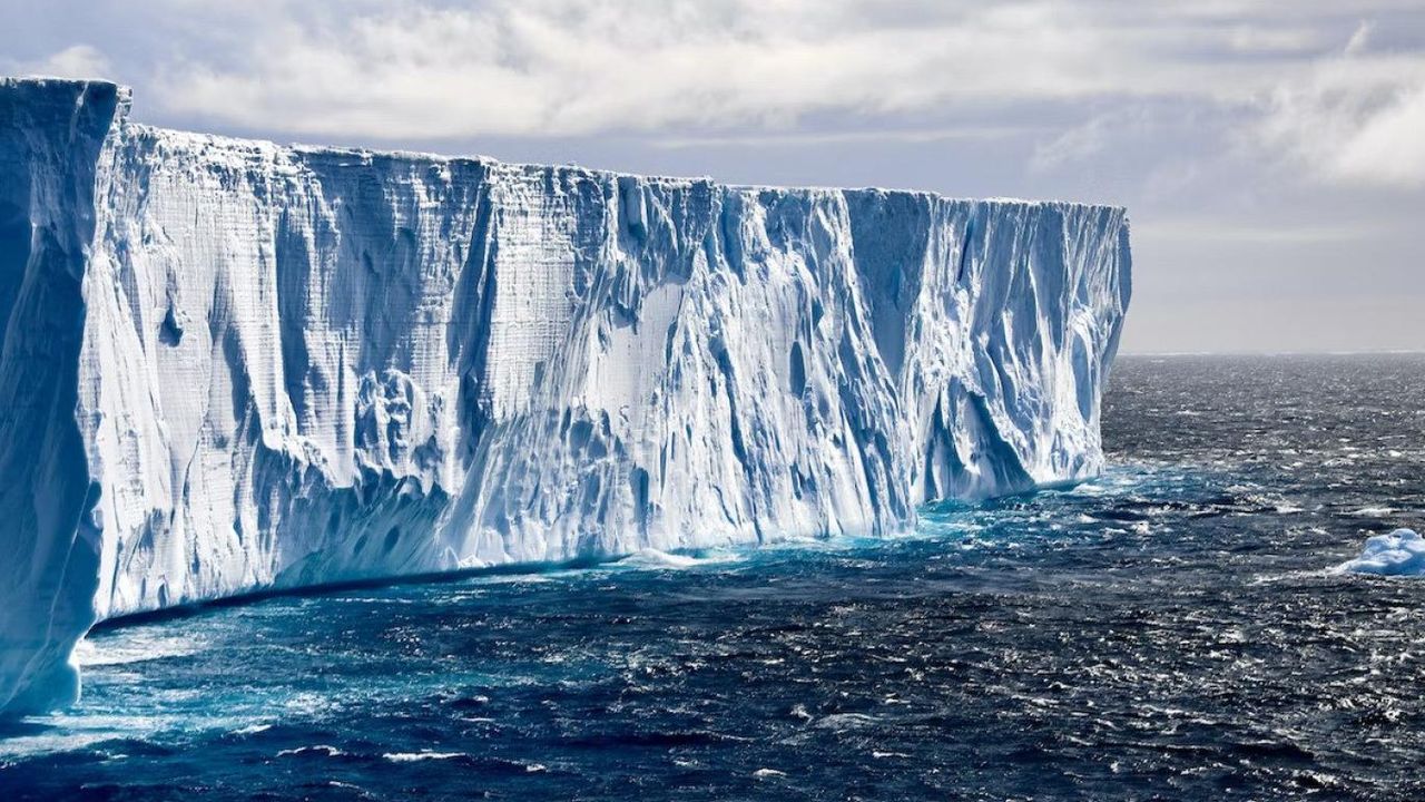 Antarktika’da eriyen buzların yok olma süresi tahmin edildiğinden daha kısa sürede olacak