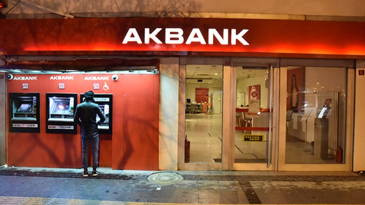 Akbank Başvuru Yapan Emekliye Yüksek Promosyon Ödüyor! Maaş Hesabını Taşırsanız Para Hesabınızda!