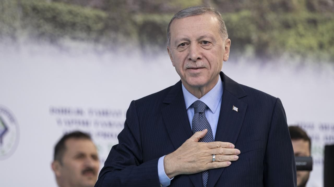 Cumhurbaşkanı Recep Tayyip Erdoğan'ın talimatı üzerine Halkbank, SSK, Bağ-Kur, memur ve EYT emeklilerine 7000 TL veriyor