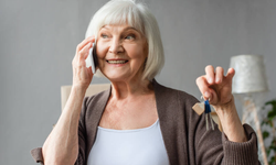 Emeklilerin Telefon Faturası da Düşük Geliyor! SMS Atmanız Yeterli Olacak!
