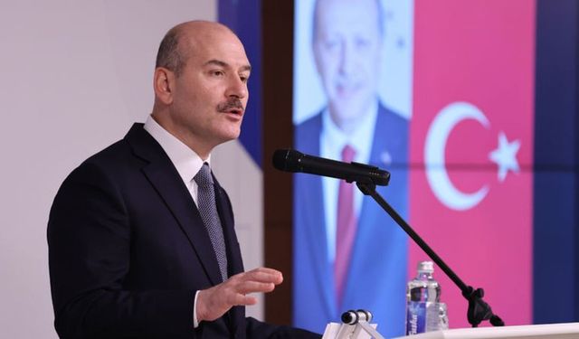 Bakan Soylu'dan HDP ilçe başkanlığındaki terör afişlerine sert tepki!