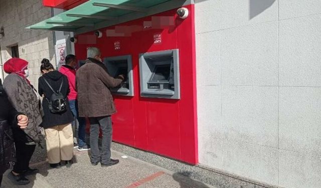 Dikkat! ATM'lere Dokunmayın! ATM Tuşlarına Tükürme Akımı Başladı!