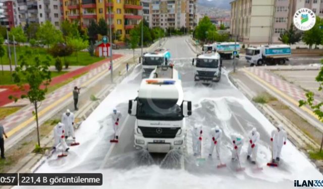 Yeşilyurt Belediyesi'nden Tepki Çeken Uygulama! Yolları Deterjanla Yıkadılar!