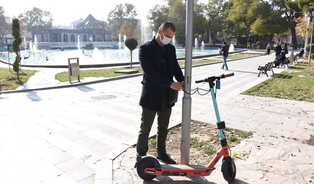 Elektrikli Scooter'a Yaş Sınırı Geldi!