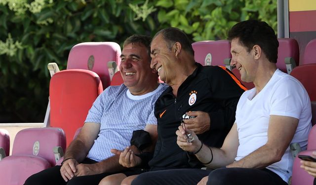 Futbolseverlerin Ve Galatasaray'ın Efsane İsimleri Hagi ve Popescu Antremanı Ziyaret Etti!