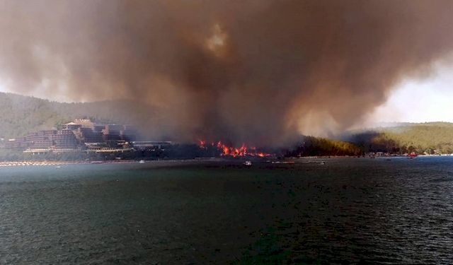 Son Dakika! Manavgat'taki Yangın Lüks Otellere de Sıçradı! Tahliyeler Deniz Yolu ile Yapılıyor!