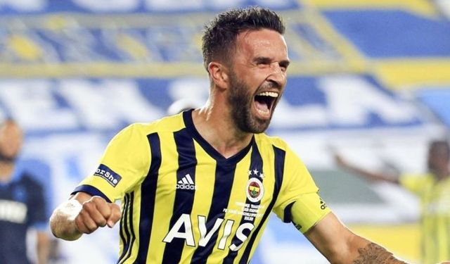 Son Dakika! Fenerbahçe'den Kovulan Gökhan Gönül Beşiktaş'ta! Taratftarlar Ayaklandı!