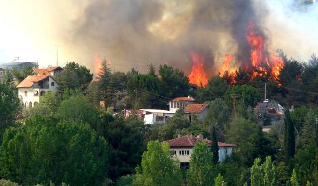 Son Dakika! Marmaris'te Yangın Sitelere Sıçradı!