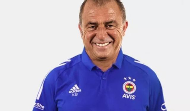 Galatasaraylı taraftarlar Fatih Terim'e Fenerbahçe forması giydirdi