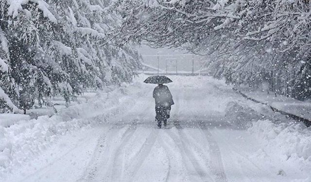 İstanbul'a kar geliyor! Meteoroloji Perşembe günü için Aybar kar fırtınası uyarısı yaptı