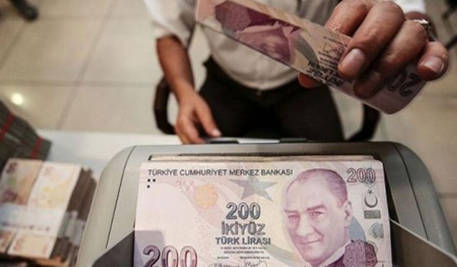 Az evvel onaylandı! Emeklilere emekli maaşı olan herkese 2.750 TL para ödemesi başladı: ATM’den paranızı anında alın