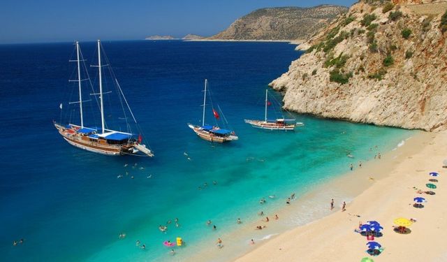 Turizmciler İktidarı Yalanladı! "Batıyoruz" Sesleri Yankılandı! Belki Turizm Bakanı Değil Ama Turizmciler Batıyor!