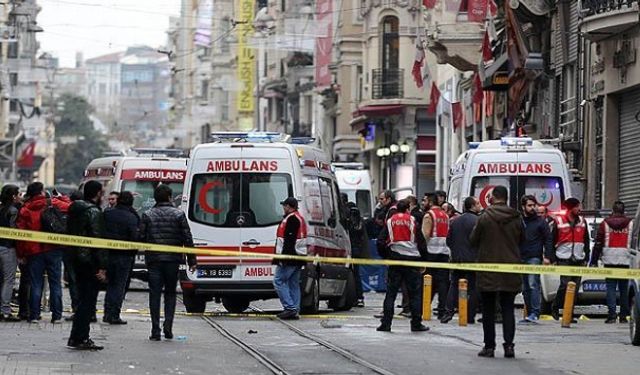 Son Dakika Taksim'de patlama bomba mı patladı? İstanbul Taksim de son durum ölen ve yaralanan var mı