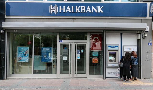 Maaşını Halkbank'tan Alanlara Özel %1,55 Faizli Kredi Veriliyor! Elini Çabuk Tutan Hazır Krediyi Çeker!