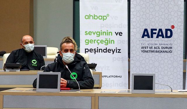 AHBAP'tan Depremde Ailesini Kaybeden Öğrencilere 5000 TL Burs