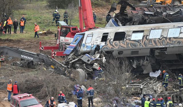 Atina'da Protestolar Düzenlenmişti: Miçotakis Tren Kazası İçin Af Diledi