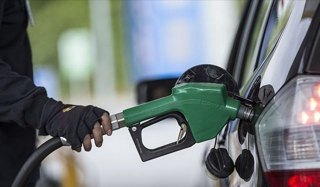 Benzine İndirim Beklenirken Zam Geldi: Fiyatı Yılbaşı Fiyatlarını Geçti!