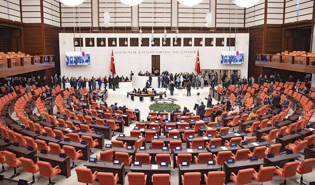 TBMM, düşük emekli maaşındaki artışı ve geçici işçilere kadro düzenlenmesini kabul etti