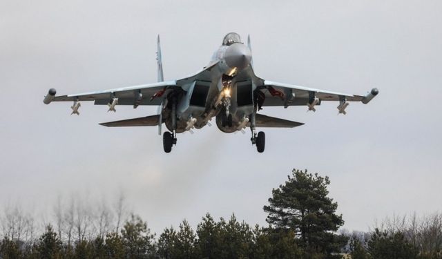 Rusya: ABD’nin Bombardıman Uçakları Su-35 Uçaklarıyla Kovalandı!