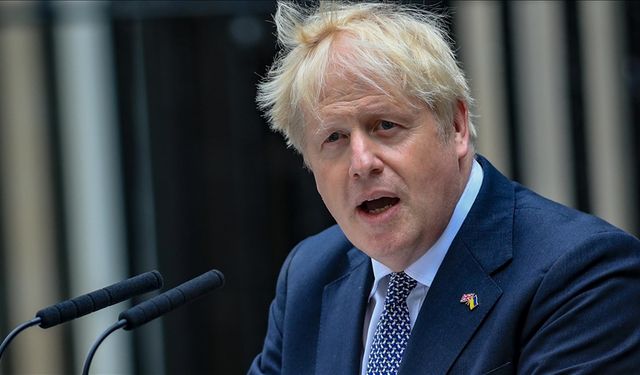 Osmanlı Torunu Olarak Bilinen Boris Johnson’ın Babasını Şövalye Adayları Listesine Aldırdığı Ortaya Çıktı