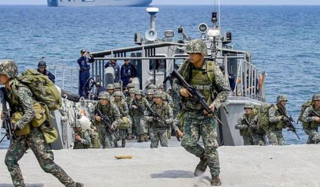 ABD ile Filipinler, Tayvan Boğazı’nın yakınlarında bulunan sularda ‘en büyük‘savaş tatbikatına başladı