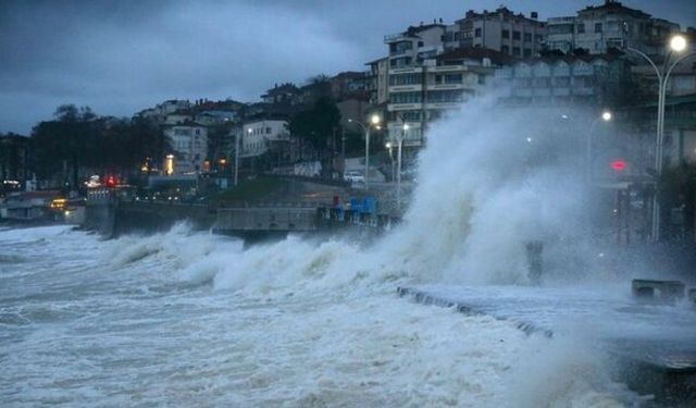 İstanbul'da Yaşayanlar Uyarıldı! Göz Gözü Görmeyecek! Valilik Fırtına Geliyor Dedi!