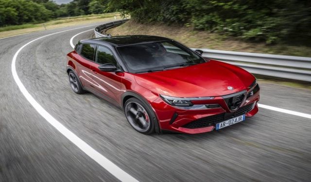 Alfa Romeo Junior Türkiye'de: Elektrikli ve Hibrit Seçeneklerle Yeni Bir Dönem