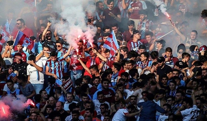 Trabzonspor Taraftarlarından Derbiye Özel Şenol Güneş Koreografisi!