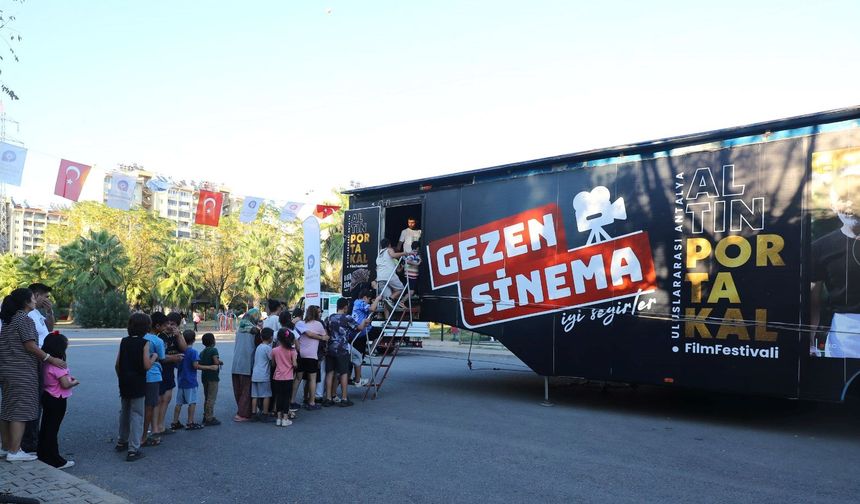 Antalya'da Sinema Heyecanı: Sinema Tırı 18 İlçeye Geliyor!